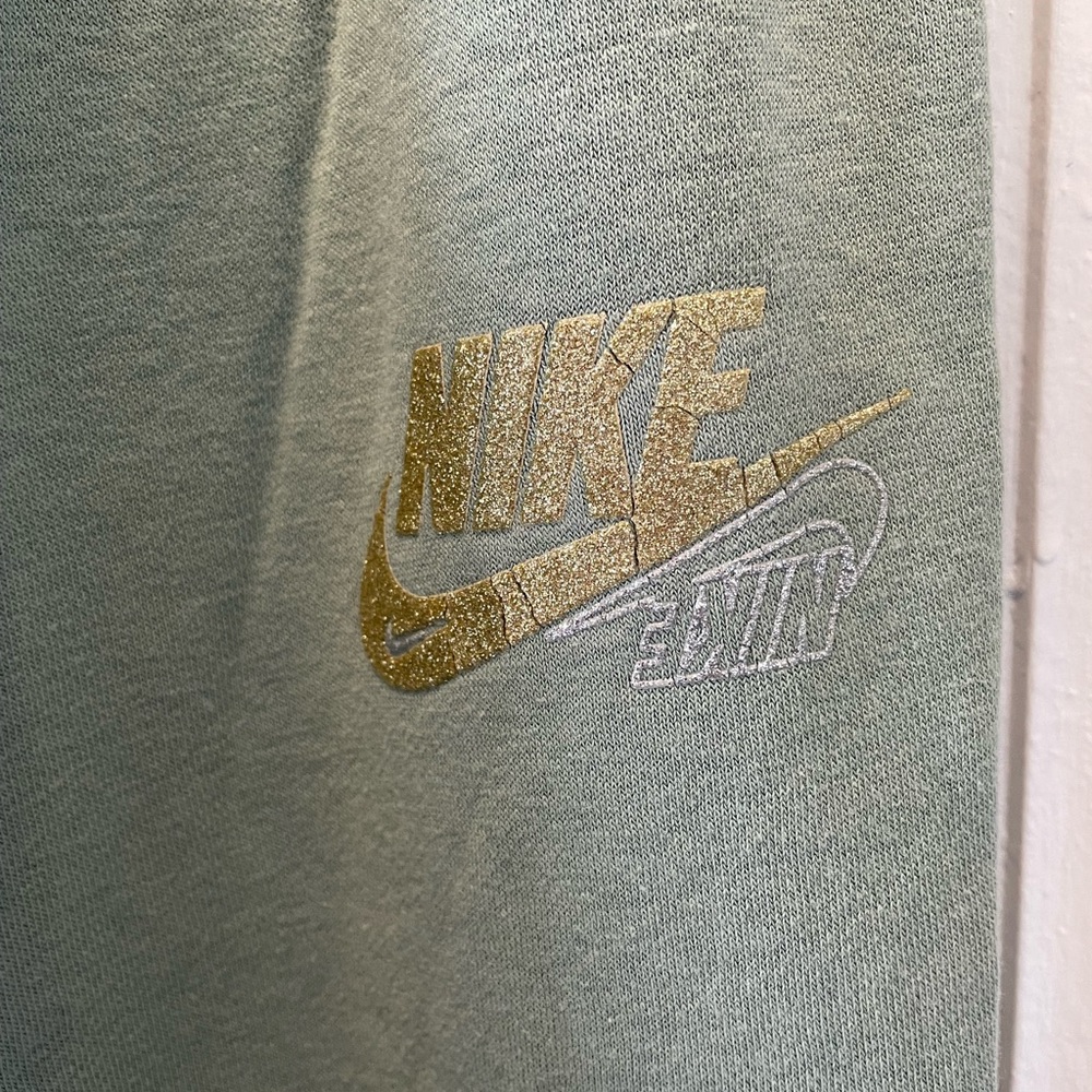 Nike Women’s Green Joggers - Picture 4 of 6
